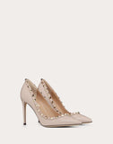 WOMEN'S VALENTINO GARAVANI ROCKSTUD PATENT LEATHER PUMP 100 MM POUDRE