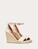 WOMEN'S VALENTINO GARAVANI ROCKSTUD DOUBLE GRAINY CALFSKIN WEDGE SANDAL 95 MM IVORY