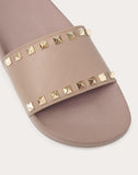 WOMEN'S VALENTINO GARAVANI ROCKSTUD RUBBER SLIDES POUDRE