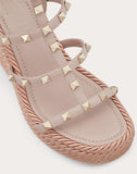 WOMEN'S VALENTINO GARAVANI ROCKSTUD ANKLE STRAP WEDGE SANDAL 95 MM POUDRE