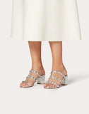 WOMEN'S VALENTINO GARAVANI ROCKSTUD METALLIC SLIDE SANDAL 60 MM SILVER