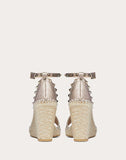 WOMEN'S VALENTINO GARAVANI ROCKSTUD DOUBLE LAMINATED GRAINY CALFSKIN LEATHER WEDGE SANDAL 105 MM CHAMPAGNE